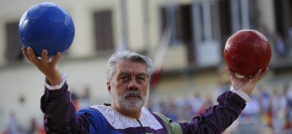 フィレンツェ 熱闘の 古式サッカー Calcio Storico Fiorentino ヨーロッパ旅行情報 Euro Tour