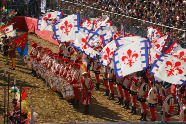 フィレンツェ 熱闘の 古式サッカー Calcio Storico Fiorentino ヨーロッパ旅行情報 Euro Tour