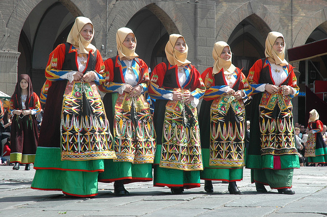 イタリア サルデーニャ島 民族衣装が美しい 聖エフィジオ祭 ヨーロッパ旅行情報 Euro Tour