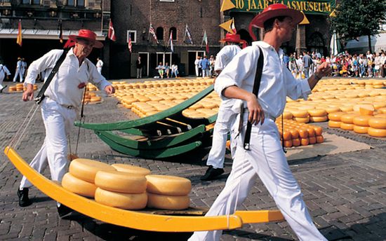 Alkmaar_cheese_1