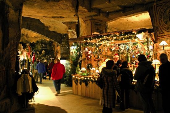 Valkenburg-kerstmarkt-fluweelengrot