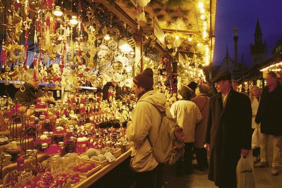 Christkindlmarkt-Muenchner-Marienplatz