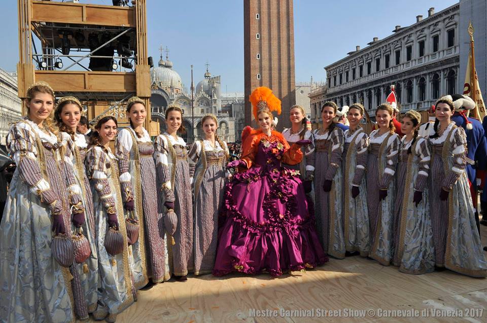 イタリア 仮面で派手に仮装 ヴェネツィアのカーニバル ヨーロッパ旅行情報 Euro Tour