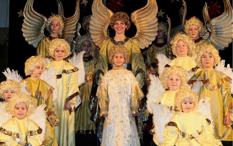 ドイツ アウグスブルクのクリスマス市で奏でる 天使劇 天使の演奏 ヨーロッパ旅行情報 Euro Tour