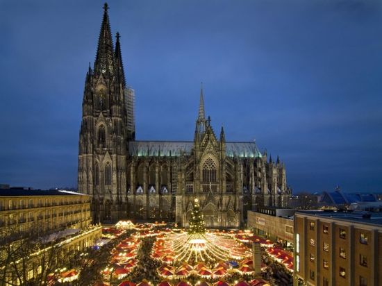 Cologne_cathedral_Xmas_Mkt