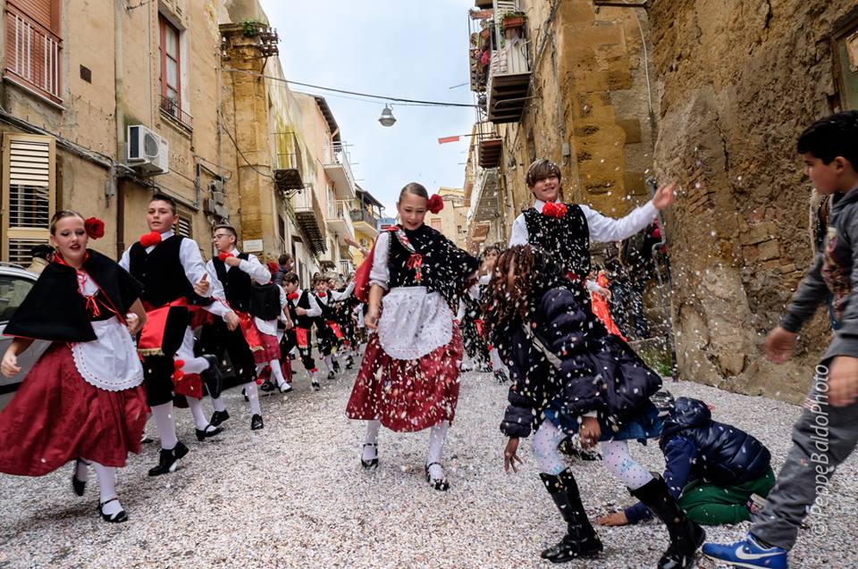 シチリア島 アグリジェント 世界民族舞踊の祭典 アーモンドの花祭り ヨーロッパ旅行情報 Euro Tour